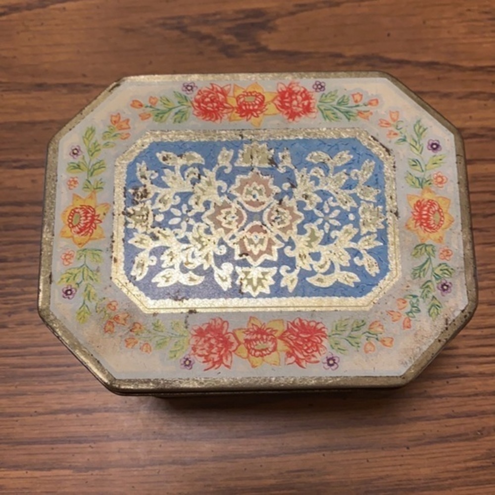 Vintage Style Floral Tin/box